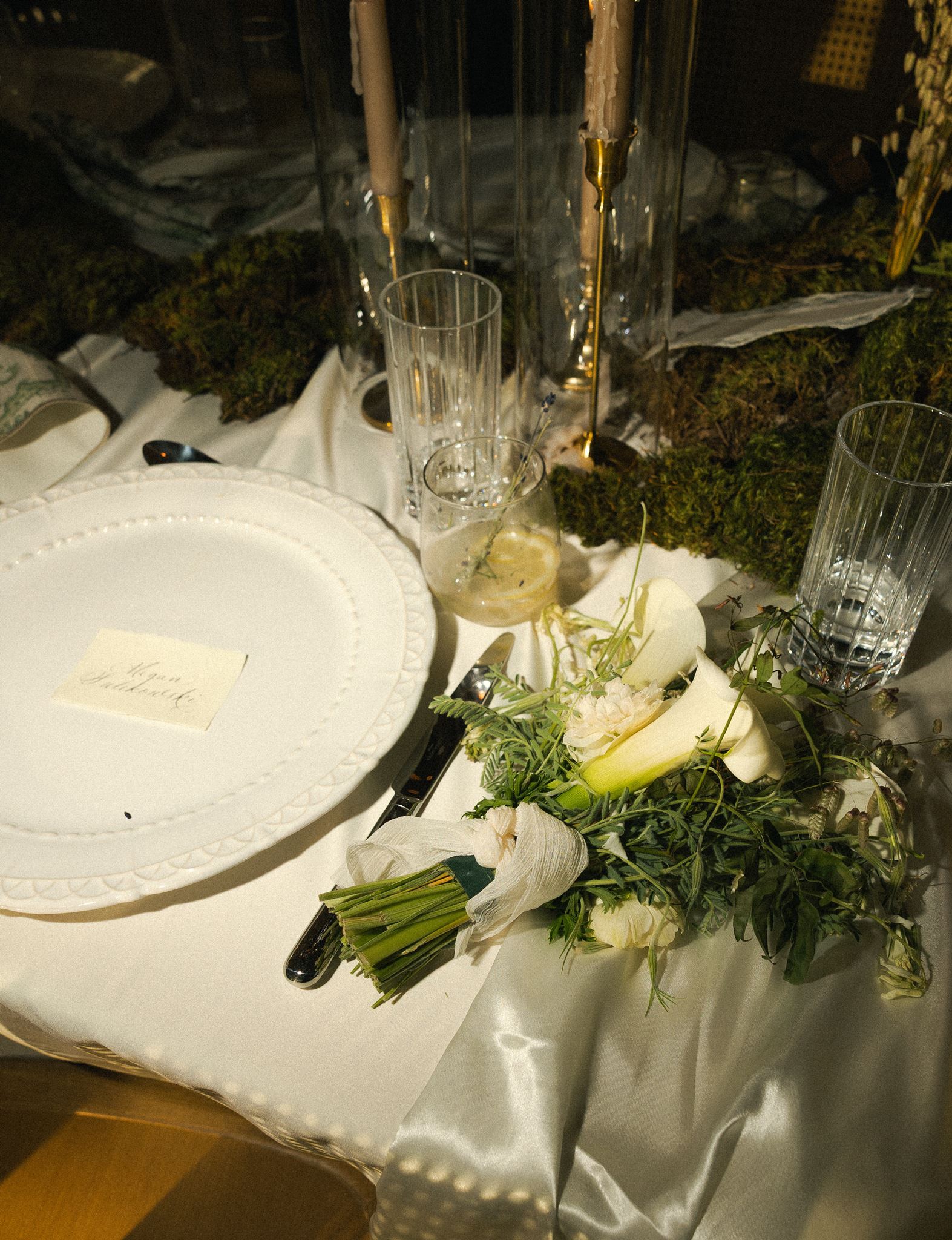 Place setting with handwritten name card and florals